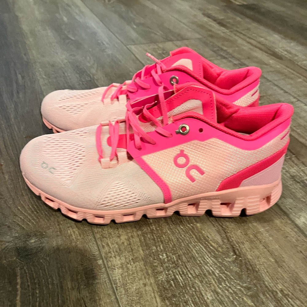 On Running Cloud X Women’s Limited Edition!! Very Rare!